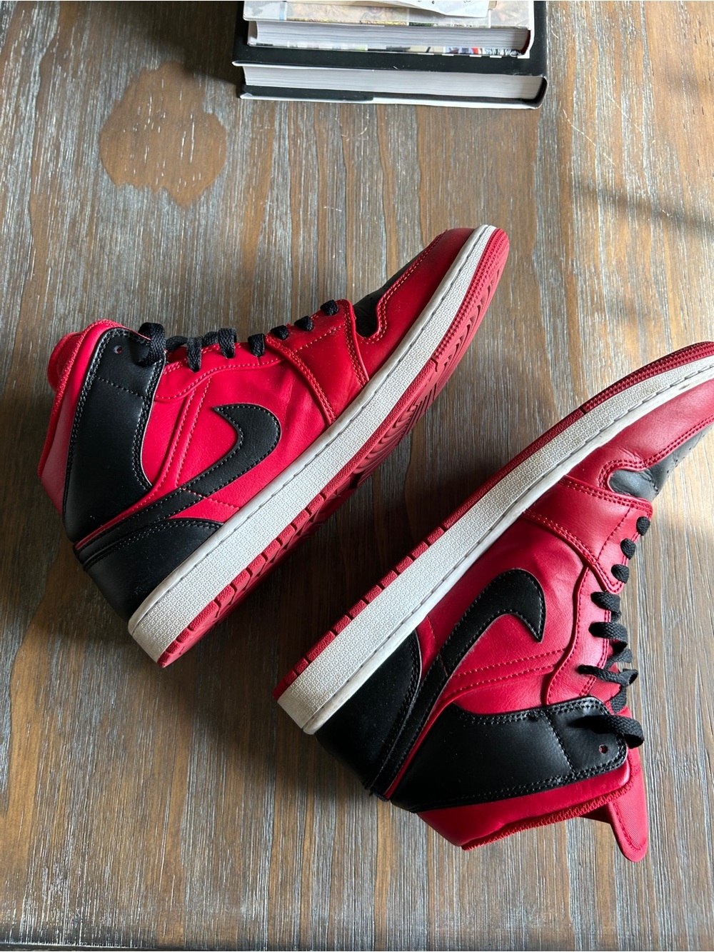 Air Jordan 1 Mid Reverse Bred Gym Red Black Sneakers Men's 9.5 - Picture 6 of 8